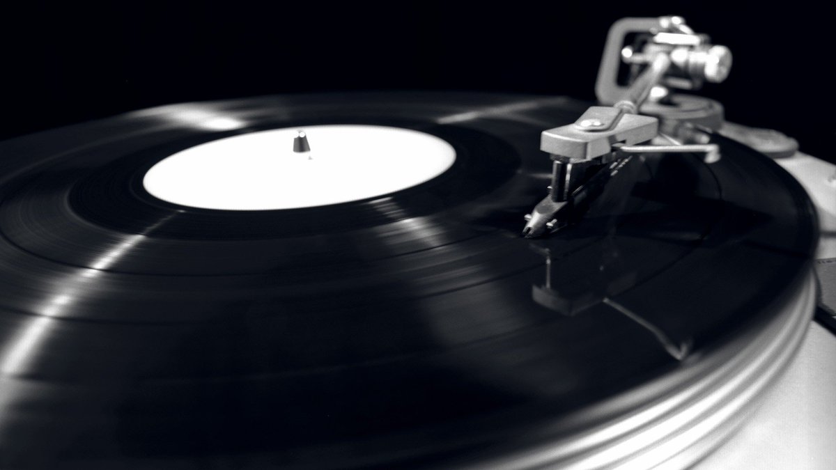 CustomyPage's tweet photo. 🔎 https://t.co/7QzuKpfzgk
📌 Sony will again begin mass production of vinyl records
🔑 #Music #Sony #VinylRecords #History https://t.co/kgHziBh8y1
