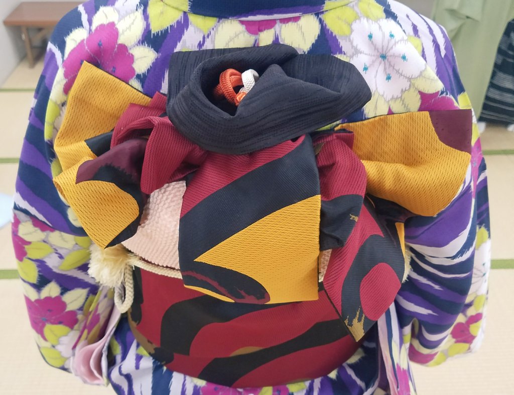kimonouta's tweet photo. 先日のおけいこ！帯結び「花つぼみ」❤
七五三や振袖に結ぶ若さの象徴の結び方だそう！昔の人は帯ひとつでこんな豪華な結び方を考えたと思うとほんとにすごすぎるーー！
いつか自分の子に結んであげたいな💕
娘に振袖に着せてあげられたら最高だなーーー！✨がんばろw https://t.co/Gn14L5kGYN