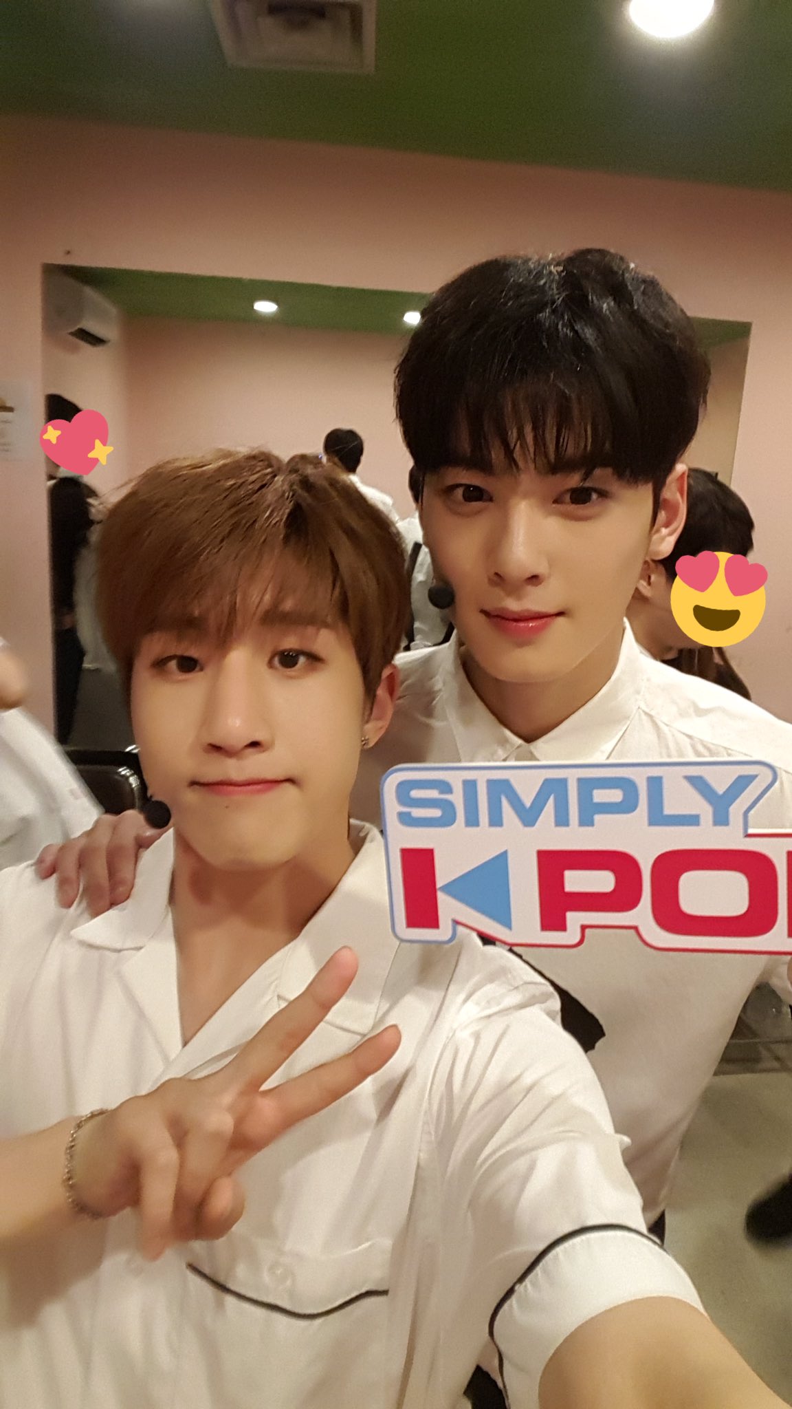 DDfD27FUAAA7tDL.jpg:orig