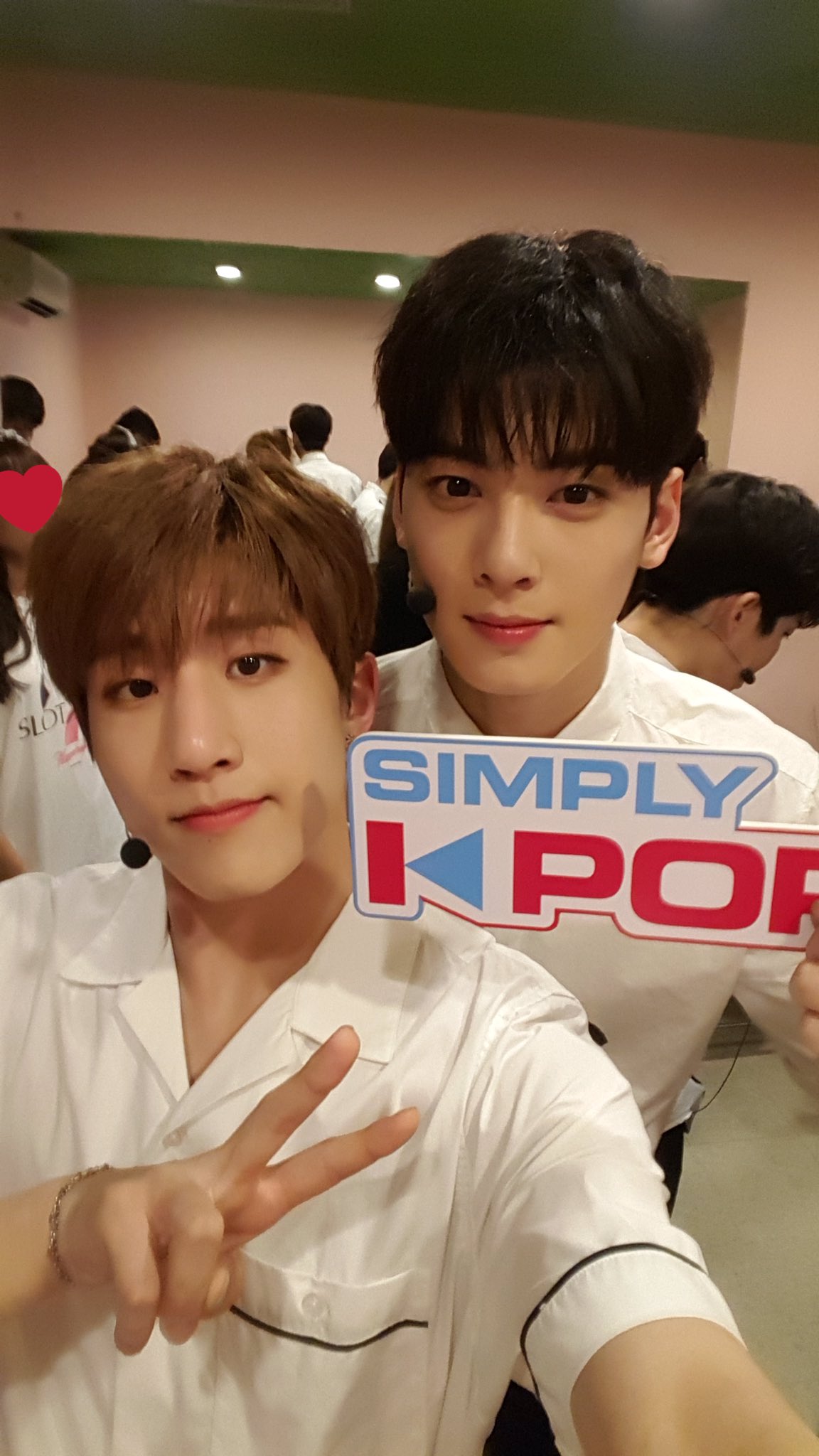 DDfD27FVwAAvtZ3.jpg:orig