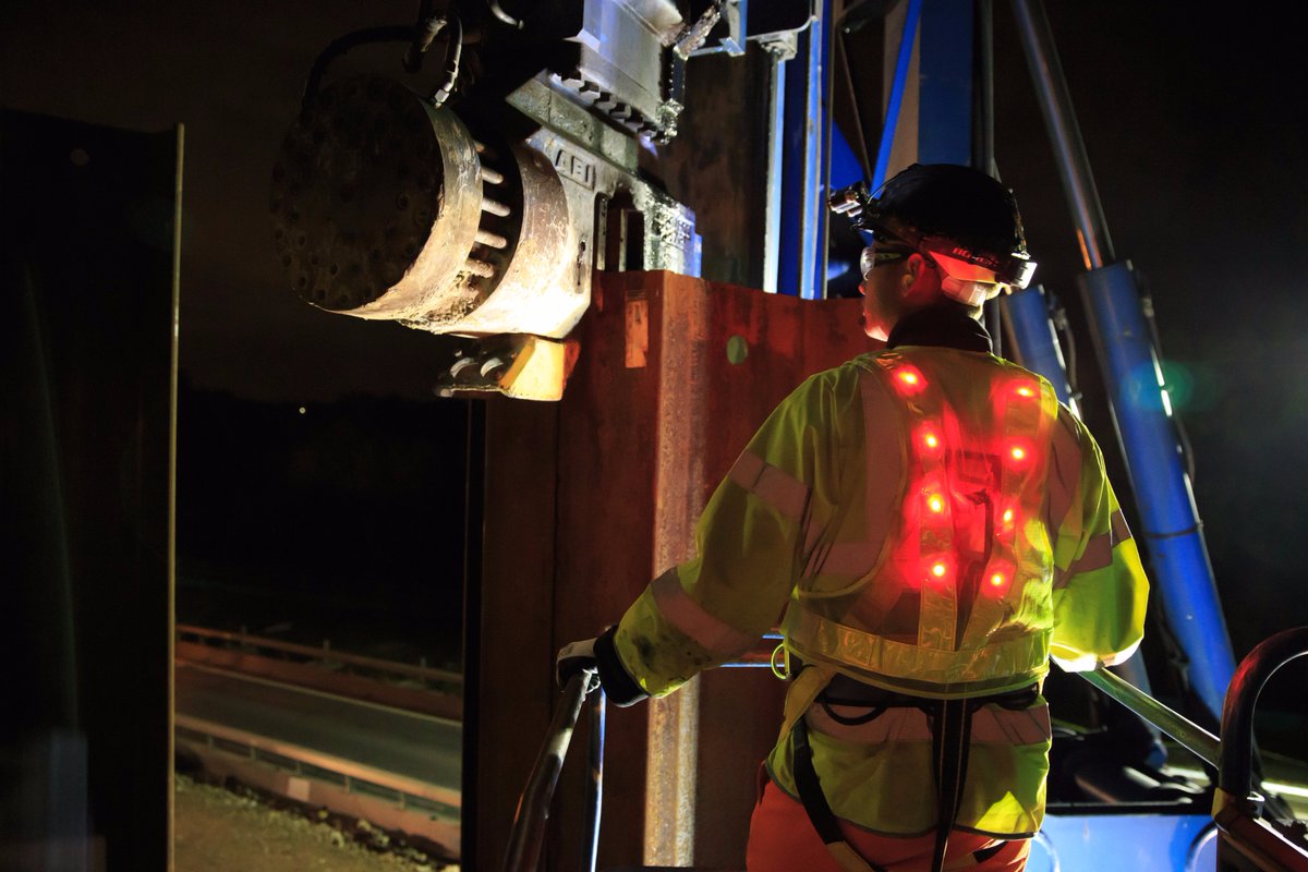 DAWSON_WAM's tweet photo. All our operatives wear illuminated vests on #highways works that take place at night. #workingsafer #highwayengineering https://t.co/AtgX2rvjxe
