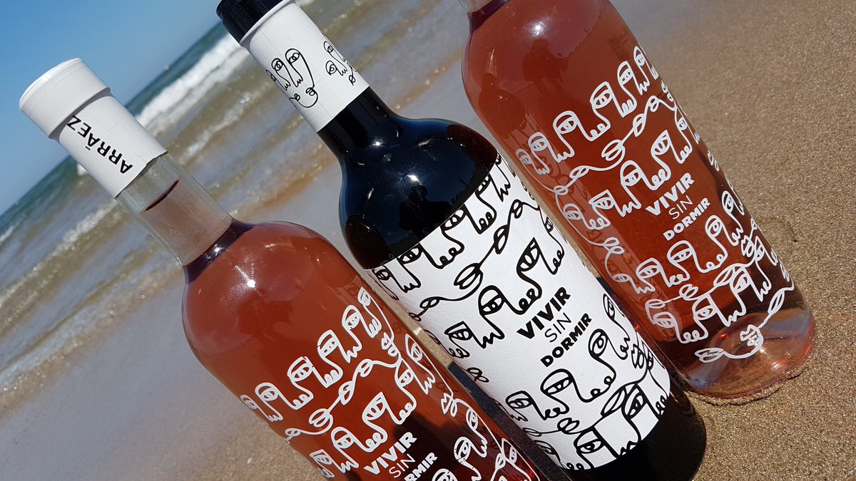 BodegasArraez's tweet photo. ¡#SORTEO DEL VERANO! 🏖👙🥂 Sigue nuestra cuenta de Twitter y retuitea para entrar en el sorteo de este estupendo pack #bodegasarraez #vino https://t.co/mflLmEiHSf