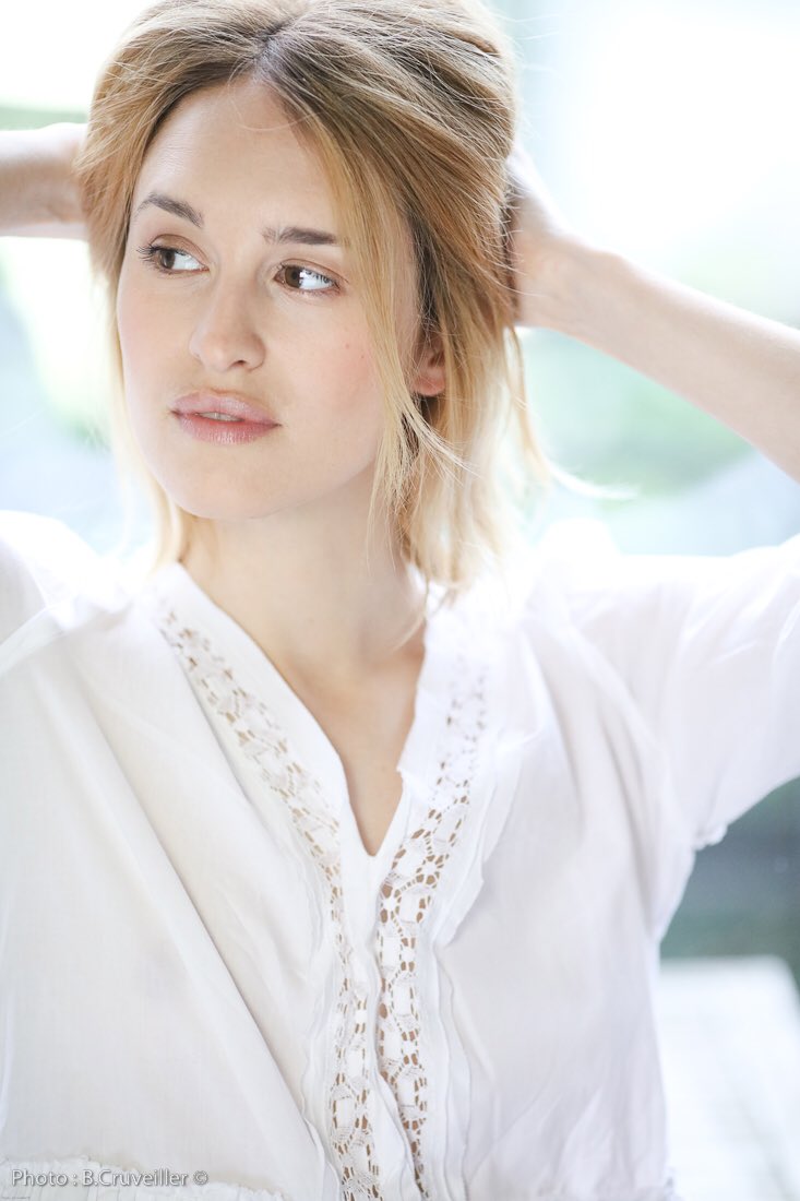JuliaMugnier's tweet photo. Portait by Beatrice Cruveiller #actrice #shooting #french #film https://t.co/4CvF1yHmZ5