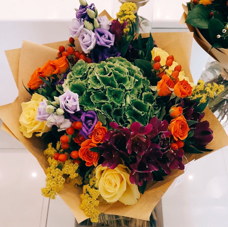 800flowerae's tweet photo. New Bouquets added to our Signature Collection. Shop here: https://t.co/u21NDFkuOd 🌻 #Dubai #Flowers https://t.co/u0INiL8Md4