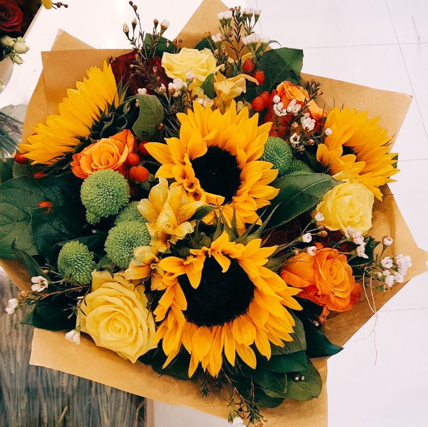 New Bouquets added to our Signature Collection. Shop here: bit.ly/800SignatureCo… 🌻 #Dubai #Flowers
