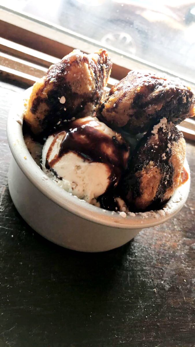 DrinkFairmount's tweet photo. Fried oreOMG 😬😍✨#drinkfairmount #oreos #friedoreos #food #philly #phillyfood #phillyfoodporn #PHL #visitphilly #explorephilly #phillyeats https://t.co/uc6AdJyZfu