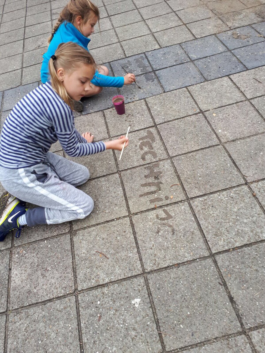 bs_deZyp's tweet photo. #Spelling met #ModderDag Met modderinkt maak je een prachtig dictee! https://t.co/NOYXZjk32H