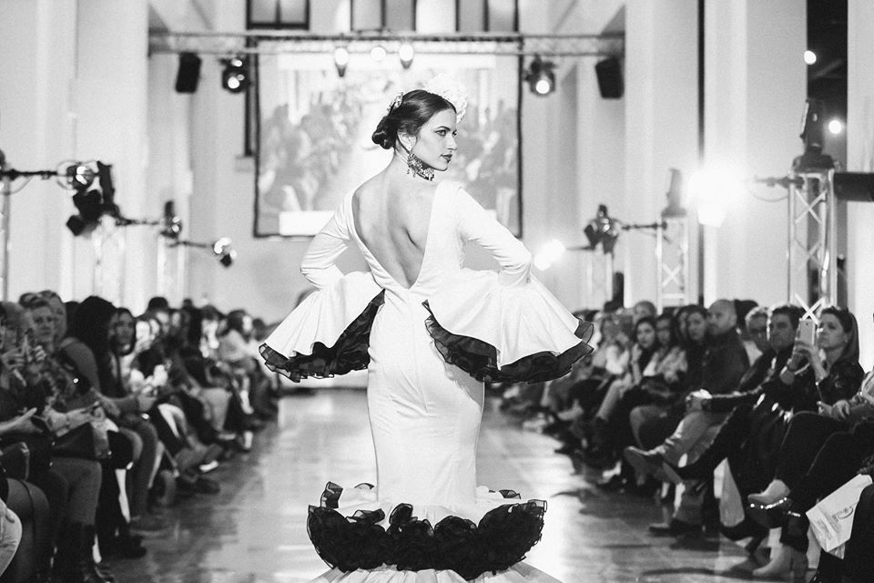FIMAFMalaga's tweet photo. Muchas ciudades se visten estos días de feria...y recordamos los buenos #diseños que vimos en #FIMAF2017. Foto, @PabloSouviron #5Flores https://t.co/suO6W7peGi