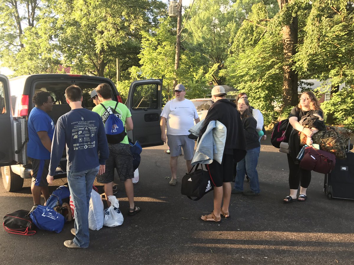 Park_Ave's tweet photo. Hiking they will go, hiking they will go... https://t.co/fuc1tc9hy8