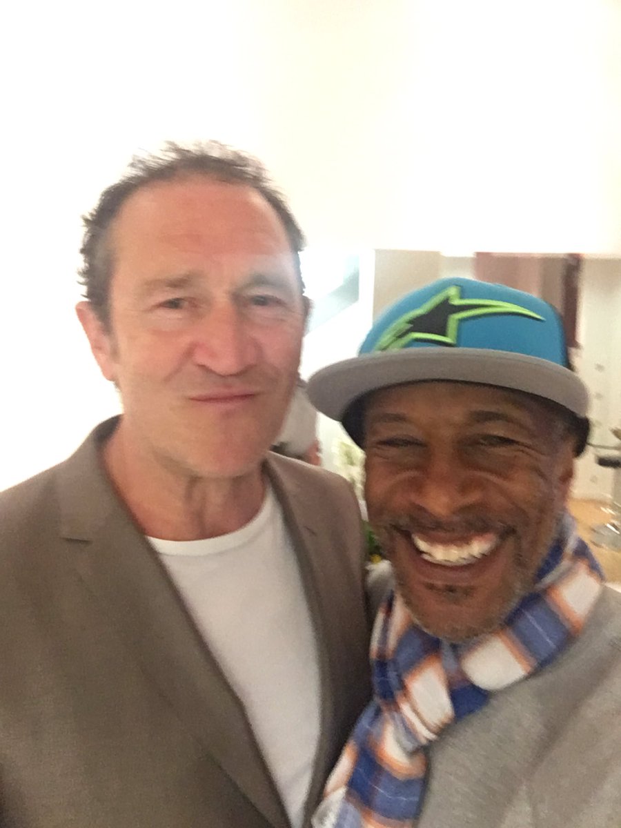 DannyJohnJules's tweet photo. @RubberPuck1969 'The office' is getting busy .... Mark Arden #RoyalMale https://t.co/qCtojWWYWD