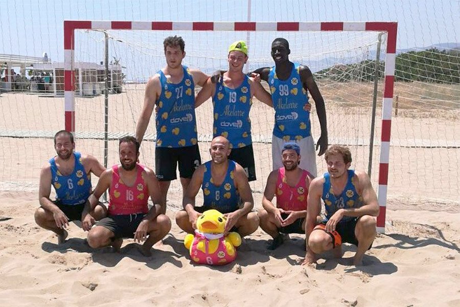 RECORDEM: <a href="/BeacHandbolRoca/">BHR</a> i <a href="/CorbiTeam/">The Corbi Team</a> campions del Torneig #HandbolPlatja Gavà 2017 cathandbol.cat/handbol-platja…