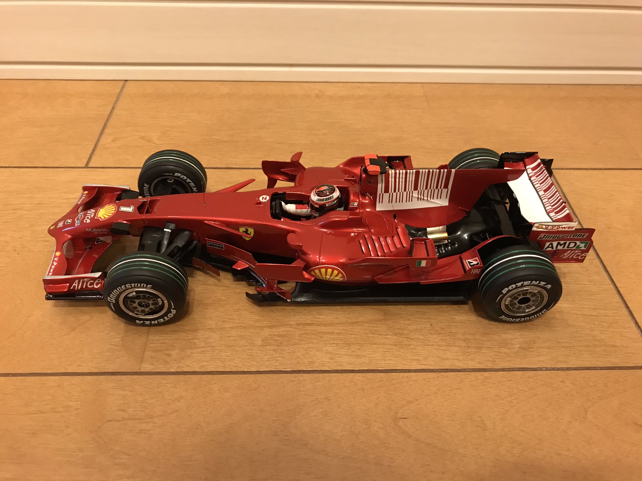 ぺち 1/18 フェラーリ　f2008 ライコネン マテル1/18 フェラーリ F2008 K.ライコネン ハットトリック