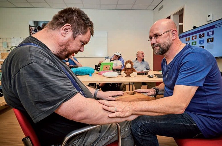 Bartimeusnieuws's tweet photo. 'Cliënt #Bartiméus zelfstandiger door slimme technologische snufjes #FabLap' https://t.co/9C3730xAwT #artikel #MijnVakbond @CNVZorgWelzijn https://t.co/mzcWulzPa2