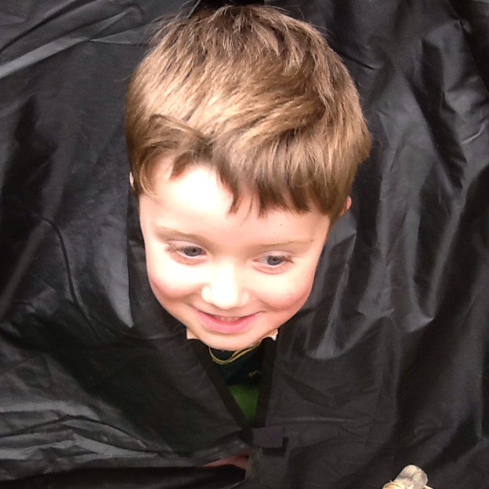 fazakeyfs's tweet photo. We love being in our dark tent! @fazakprimary Nursery #eyfs #being4 https://t.co/Ms8us2jBVs
