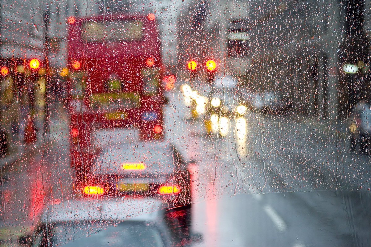 metoffice's tweet photo. Lots of rain still this afternoon, especially in the north. Here are some tips for driving in severe weather 🌧️
https://t.co/ebQp0etoGT https://t.co/wUlyatXmpp