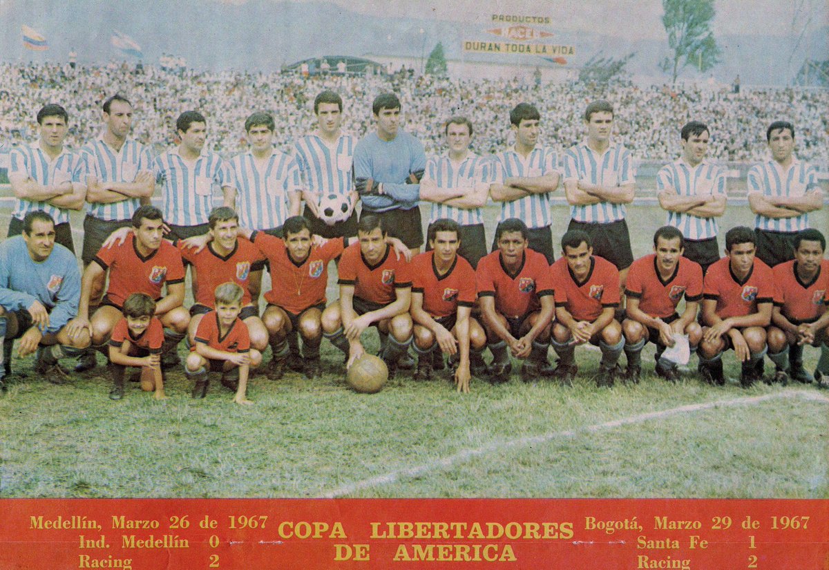 Alejandro Wall on Twitter: "Hace 50 años, el DIM y Racing se cruzaban por la Copa Libertadores. Corbatta jugaba en el DIM. Esta foto es del partido en Medellín, el 26/3 https://t.co/f8kiweRX0O" /