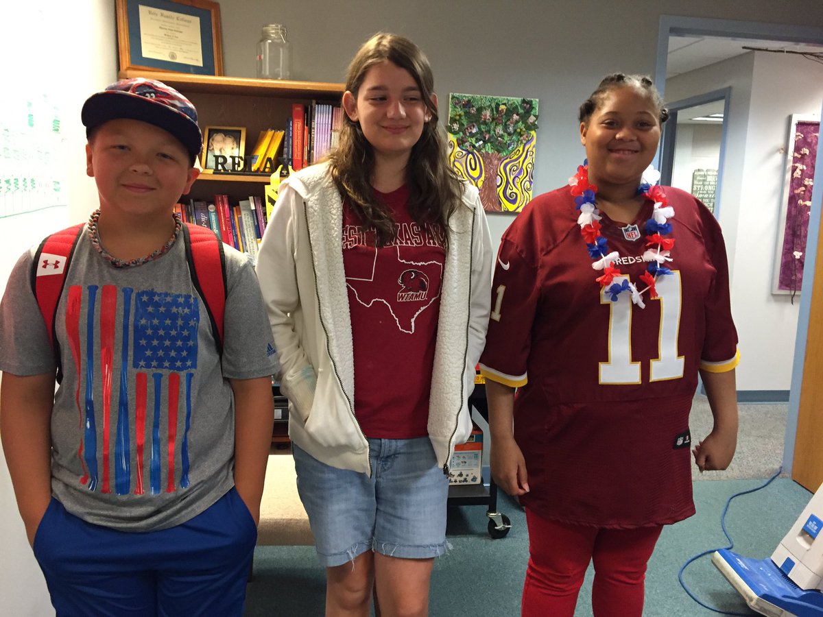 SDMS_Berlin's tweet photo. Our first MVPs of the summer! Great job Bulldogs. #summerlearning2017 #PBIS https://t.co/5amh0AAv0x