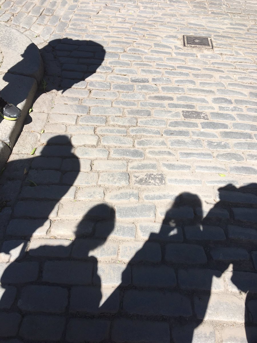 MisaSoderort's tweet image. Strosa runt på söders höjder och fika på Mosebacketorg var dagens sommaraktivitet på Misa Katarina ☀️