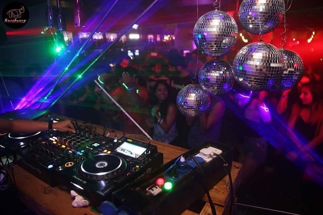 From foot-tapping music to lip-smacking food, #RazzberryRhinoceros has it all to make your visit a memorable one!