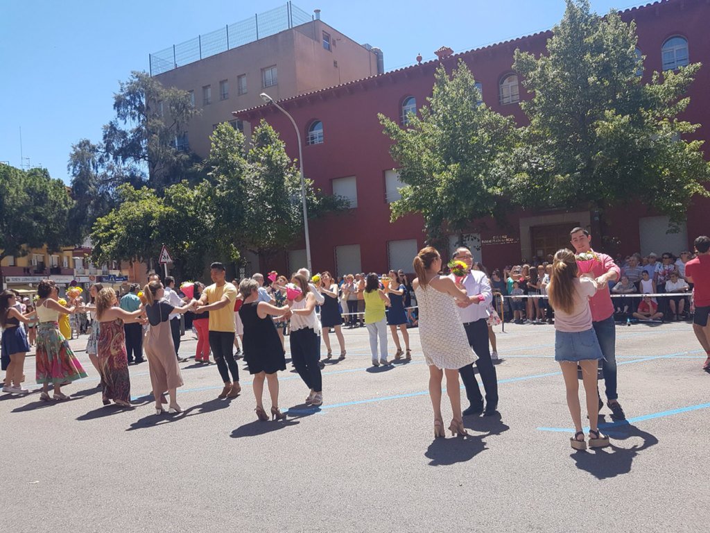 MonicaPares's tweet photo. Sant Pere amb Ofici Solemne i Ball de Rams! #gava #fmGava https://t.co/zI8G7KDkQk