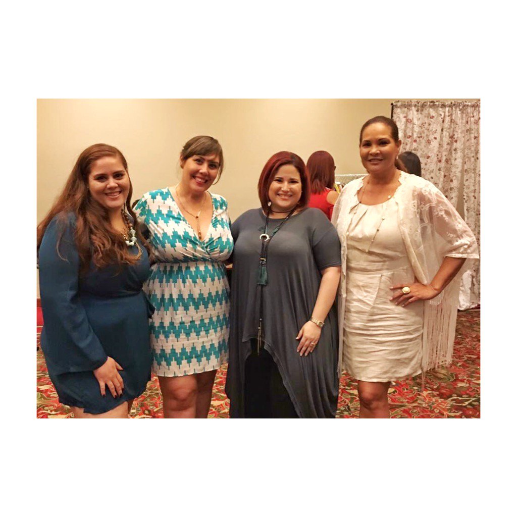 BePlusMag's tweet photo. #tbt Parte del equipo de Be Plus Magazine en el Plus Size Fashion Weekend en abril del 2016. #beplusmag #quieromicuerpo #PSFW16 https://t.co/fsqDnJrCX2