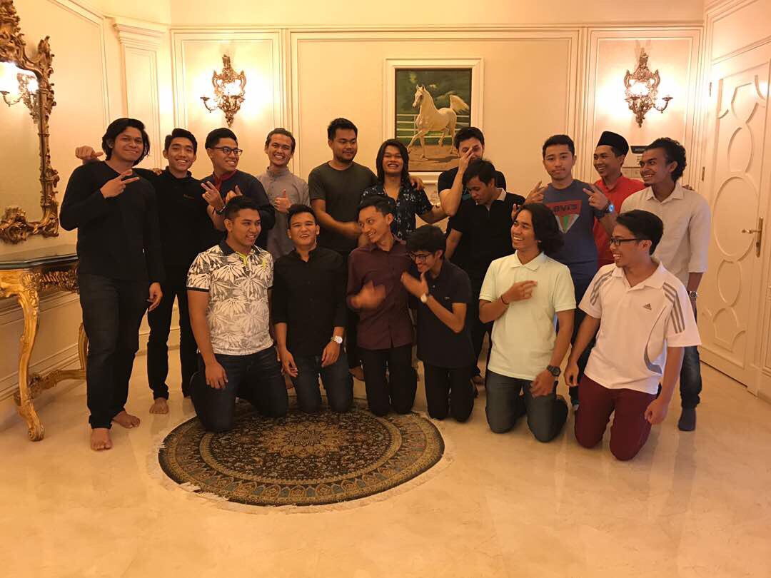 haikhxl_'s tweet photo. @AqilRedza @ImranSaiful17 #SAHOCA berhari raya https://t.co/arJSNQU3yR
