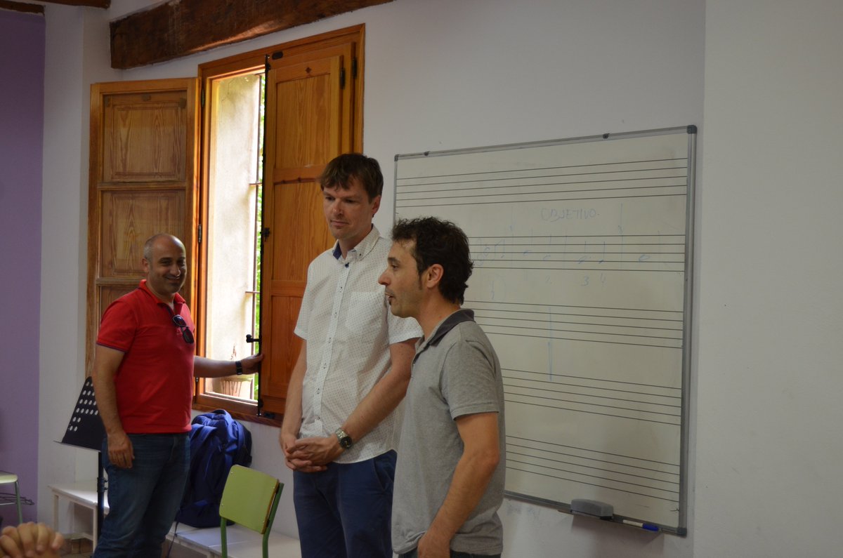 AcademiaStudy's tweet image. Momentos del inicio del III Curso de Dirección y Composición de Bert Appermont en Segorbe.