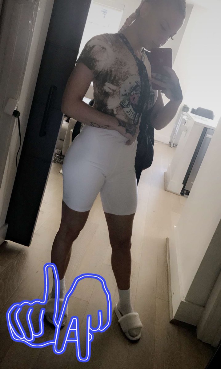 GoddessMac22's tweet photo. When i went to LA the other day 😍 pay me losers. #findom https://t.co/XUCAvfypCc