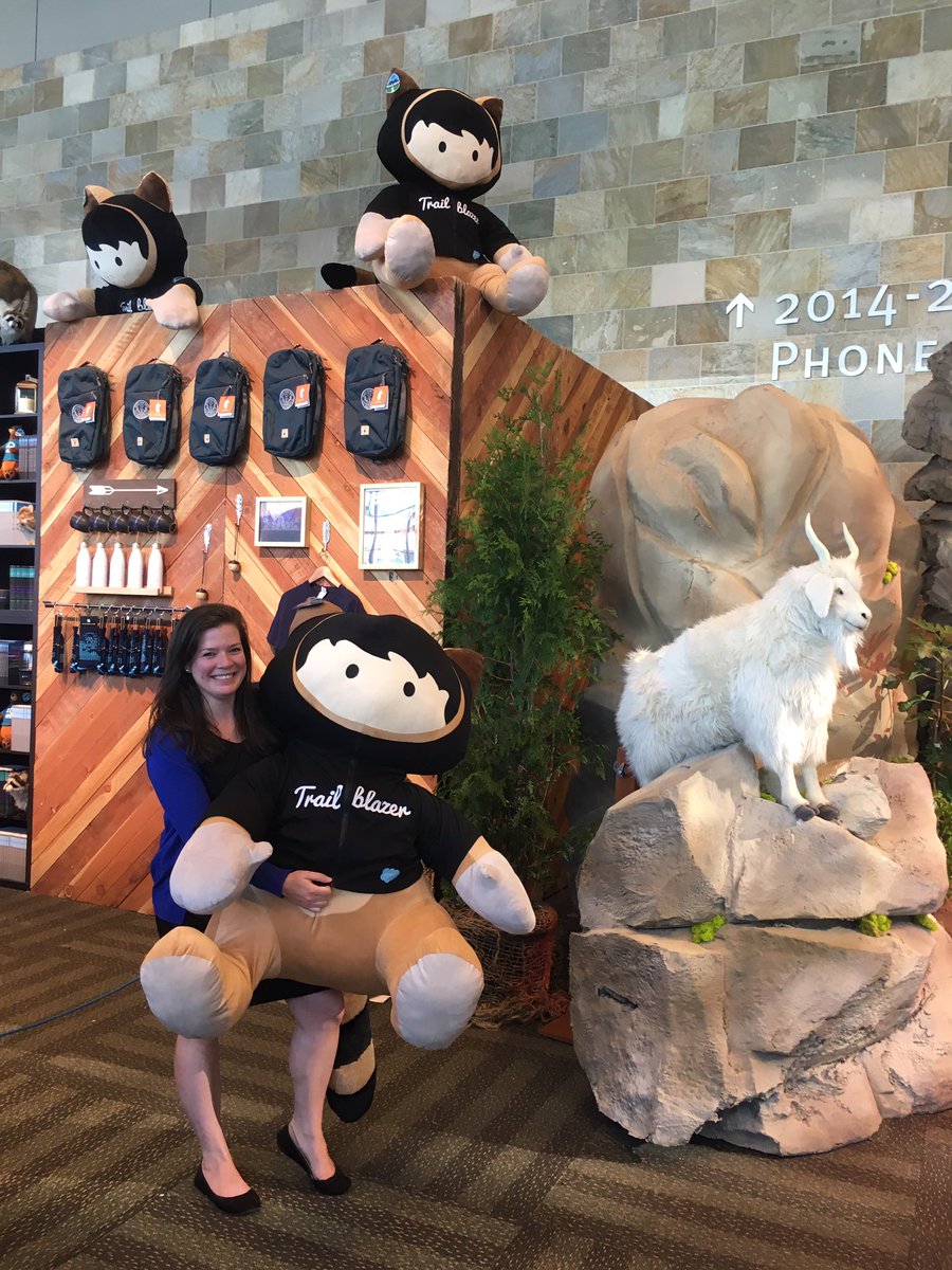 Vngsalesforce's tweet photo. Who's interested in a jumbo Astro?Winners will be announced between 1-3pm today (must be present to win). Join our lucky winners! #TDX17 https://t.co/jxUthvskyJ