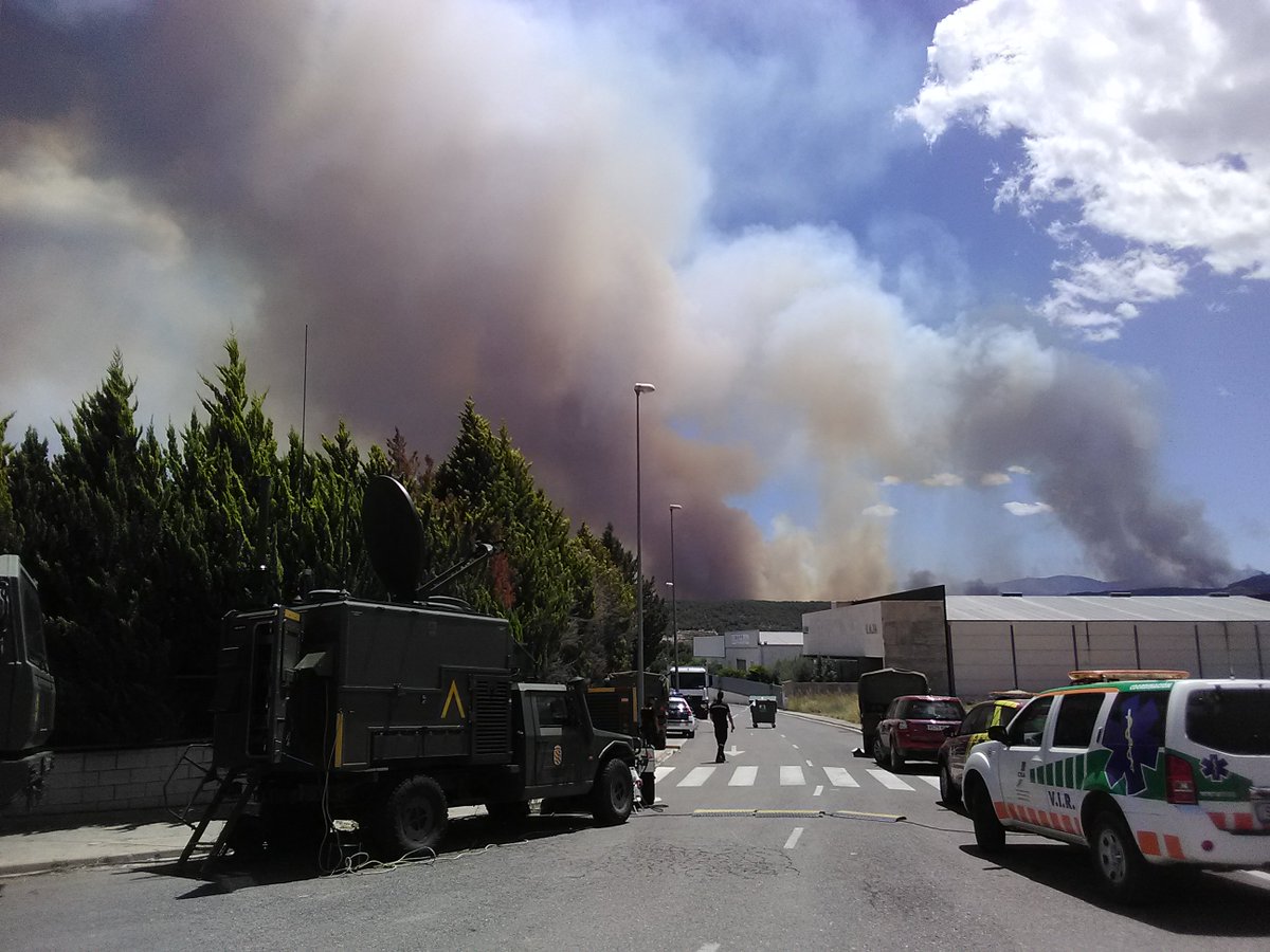 Els efectius del CPBV continúen treballant al #IFGàtova. Més de 300 persones lluiten front al foc