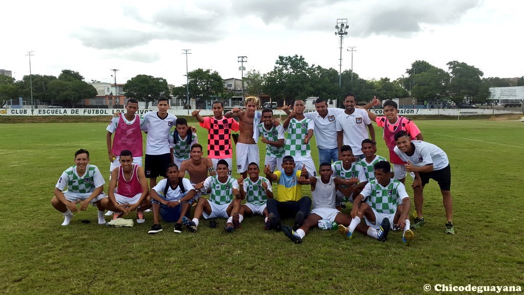 #SerieDeOro @chicodeguayana celebró como campeón Sub-20 en su grupo luego de vencer 7-0 a la @Fundacionaifi