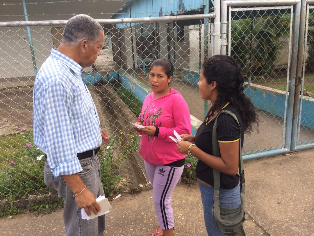 SVconGuillermo's tweet photo. Seguimos llevando el mensaje,  hablando con nuestro pueblo sobre el fraude de la constituyente #publolibre #maturin https://t.co/fSGg210wr5