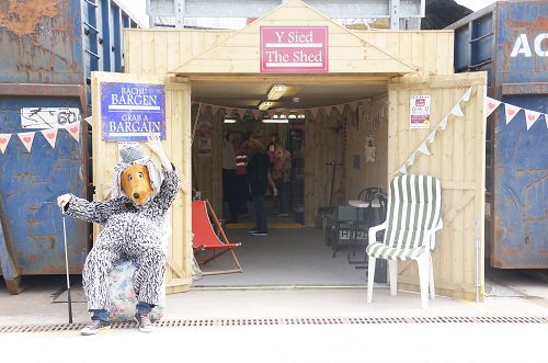 A little piece about tip shops at council run tips &amp; working partnerships: frn.org.uk/members-news/4…