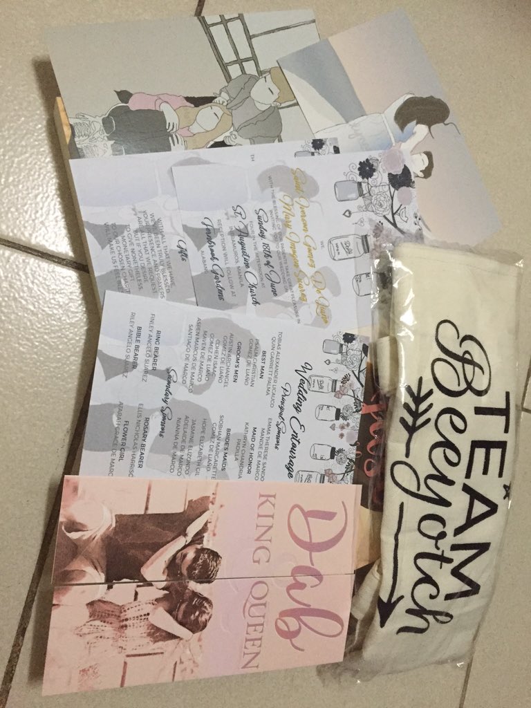 alycia_josono's tweet photo. found these on my stairs this morning bc I slept when I got home last https://t.co/ZbAZUucUjK started great @beeyotchWP thank u!! #JTSBundle https://t.co/CpyjEHeKop