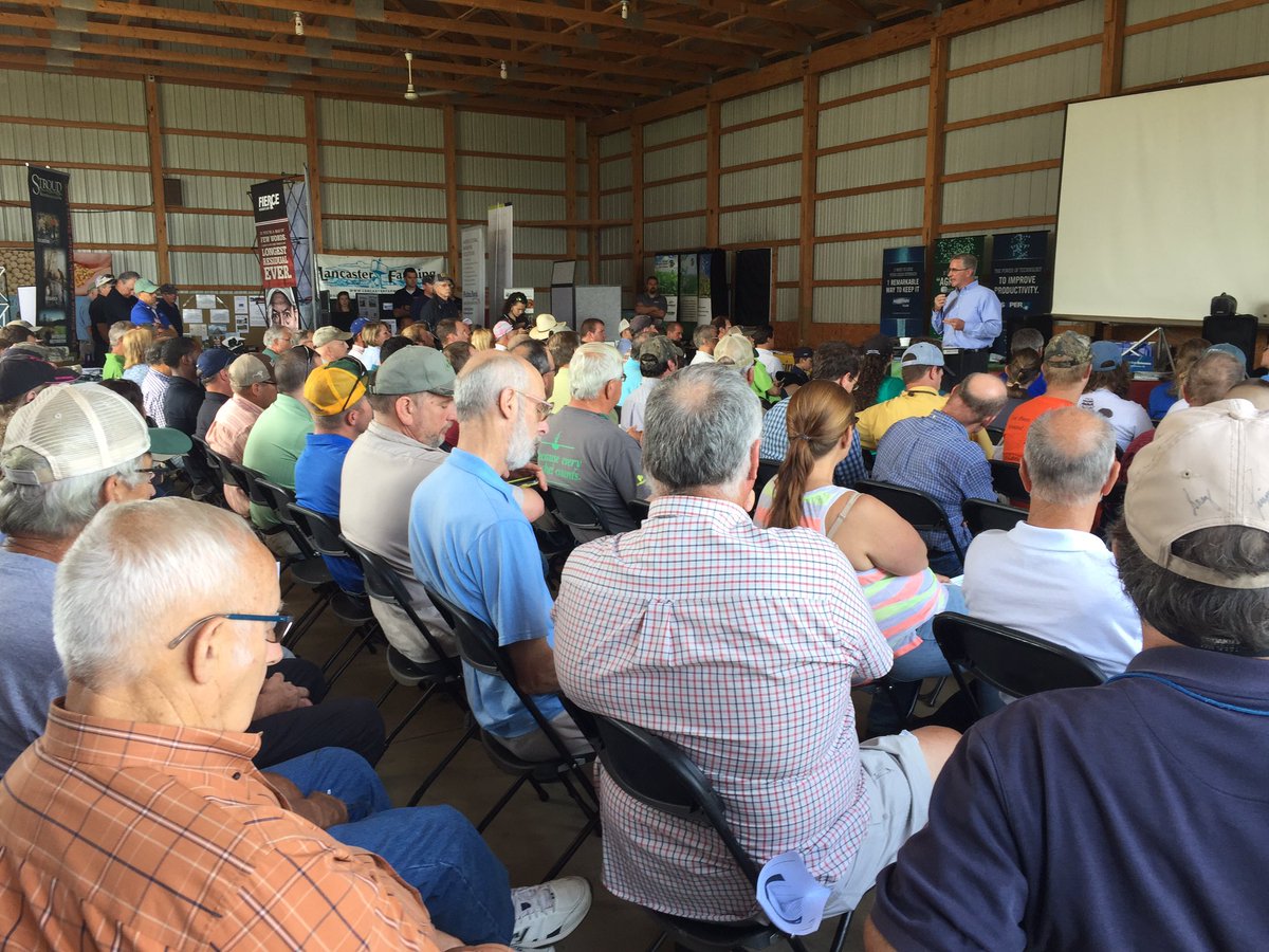 PACropDoc's tweet photo. Great crowd for Sec. Redding's comments at #SEAREC Farming for Success @PAAgriculture @PennStateCrops @agsciences https://t.co/RGY8JKF1pl