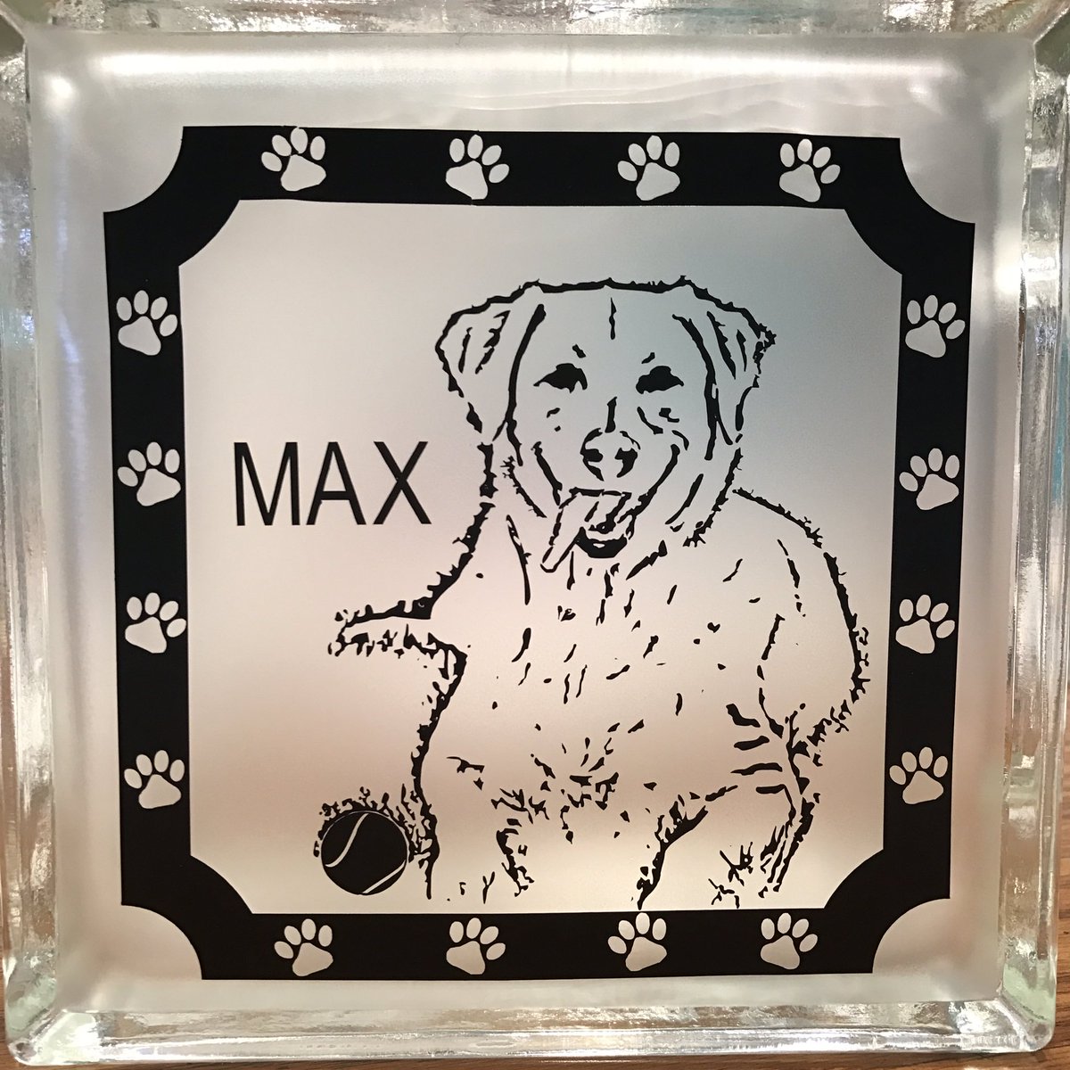 AnneVinylCreate's tweet photo. Stencil Picture Glass Block, I design a stencil to tell the story. #stencilpicture  #dogs #dogsarepartofthefamily #glassblock #cricutmade https://t.co/KkmocrqasZ