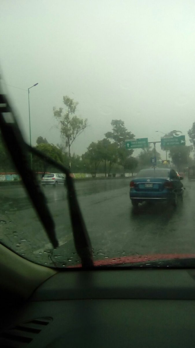 TAXISCDMXRC's tweet photo. Ya llueve en la zona de la central del norte https://t.co/ghKLoduWCW