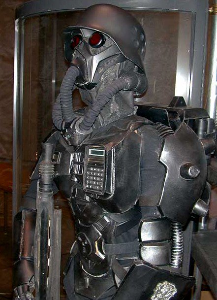 Enrique エンリケ 実物プロテクトギアは 紅い眼鏡版 3体 ケルベロス地獄番犬版5体 所在が判明してるのは ケルベロス地獄番犬版3体分だけ W 撮影後の行方は 色々あるけど残っている事を祈るばかりです 紅い眼鏡版の情報を 知ってる人がいたら教えて