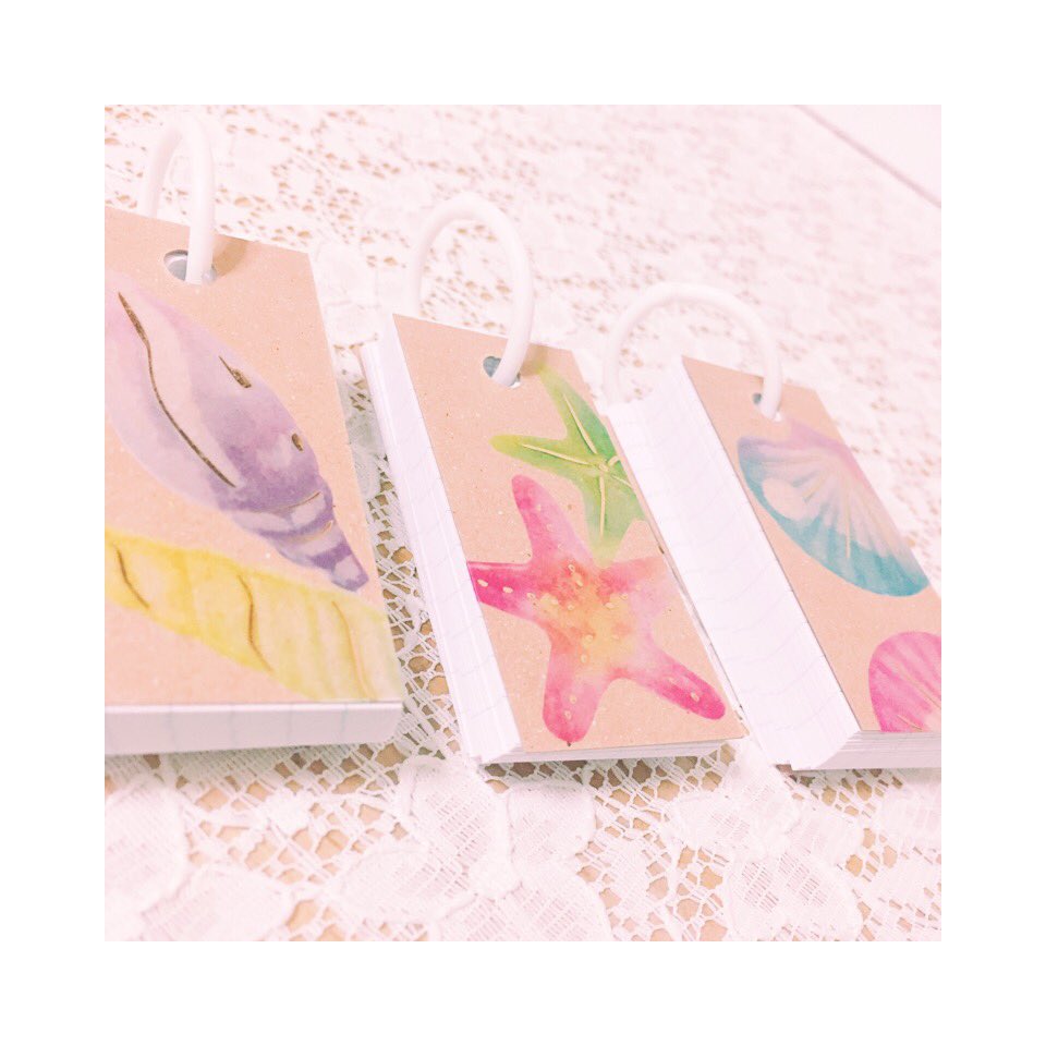 study_megumi's tweet photo. ☆

《こんばんは〜》

今日は英語、理科、美術でした！

明日は数学、技術家庭科、国語！
やっと最終日〜

終わったら遊ぼっ（勉強もするよ）
とりあえず早く達成感を…

単語帳シール貼ってみた🌷🌷

☆ https://t.co/hke0fJLmIn