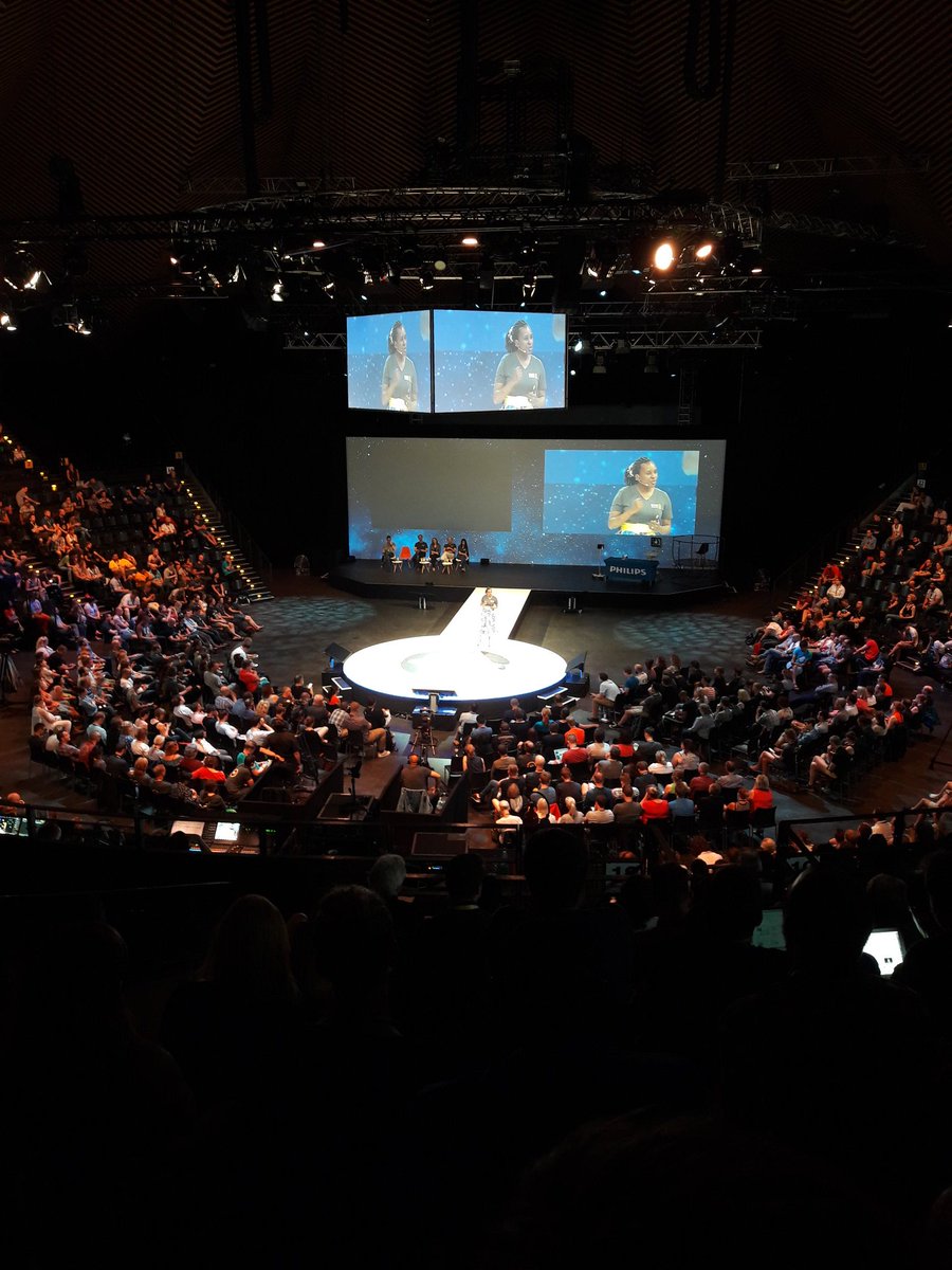 DrKnpck's tweet photo. Nice talk about emergency medicine in Africa. Perfect start of an upcoming month in Ghana. Thank you @aalenyo #dasSMACC https://t.co/FM4xy8Uvqh