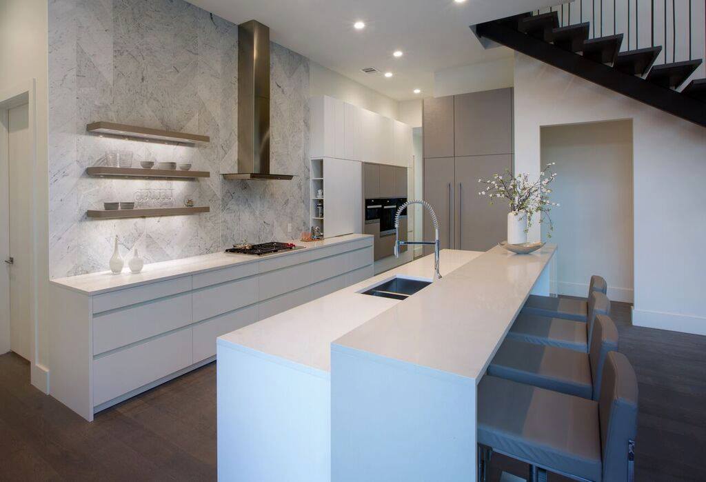 AreteKitchens's tweet photo. #LEICHT handle-less frosty white and sand gray #cabinetry make for a stylish color combination in #Tarrytown. https://t.co/wUNWyAtKIQ