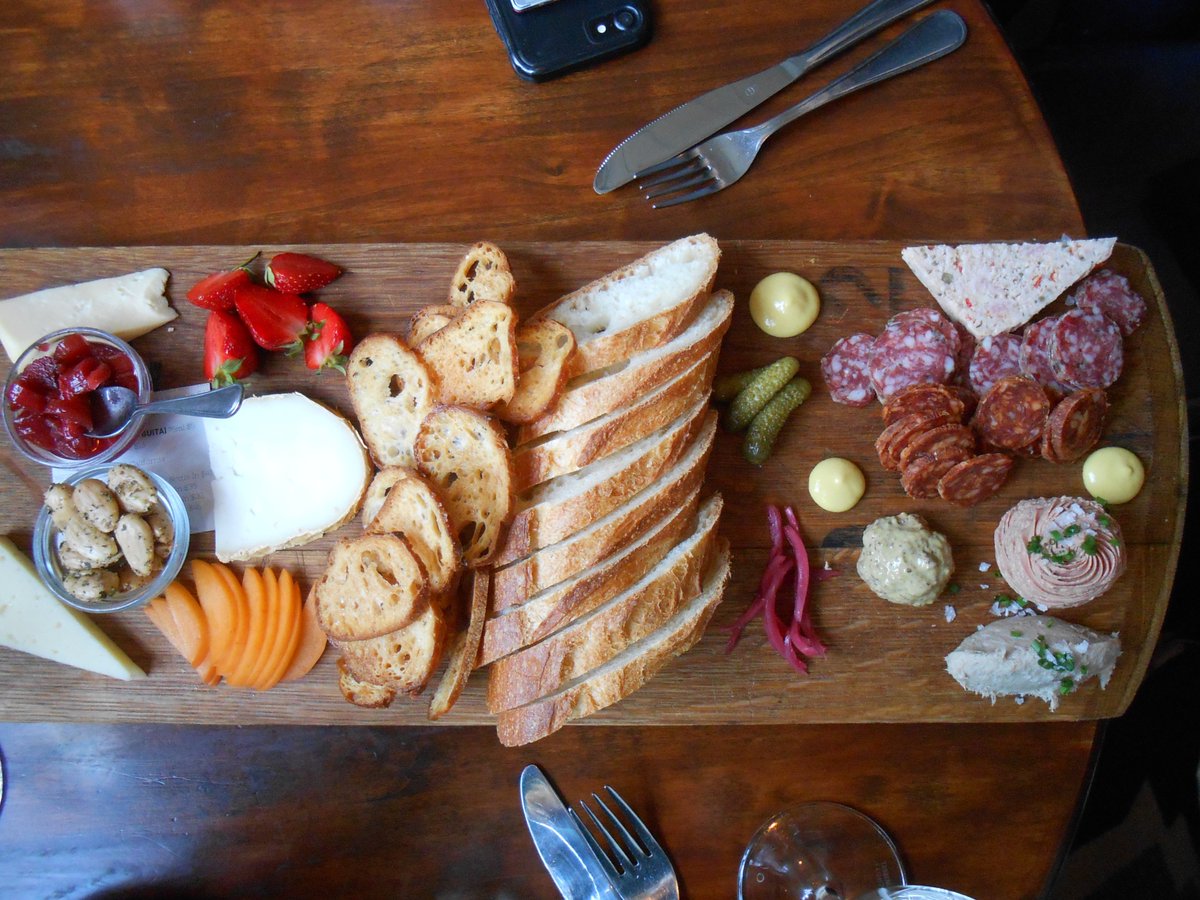 A #Taste of #Wine Variety in #Portland, #Oregon: jenniferliferebooted.wordpress.com/2017/06/29/a-t… <a href="/FlaneurWines/">Flâneur Wines</a> <a href="/CrowleyWines/">Crowley Wines</a> <a href="/PennerAsh/">Penner-Ash Wine</a> <a href="/SEWineColl/">SE Wine Collective</a> <a href="/oregonwineboard/">Oregon Wine</a>