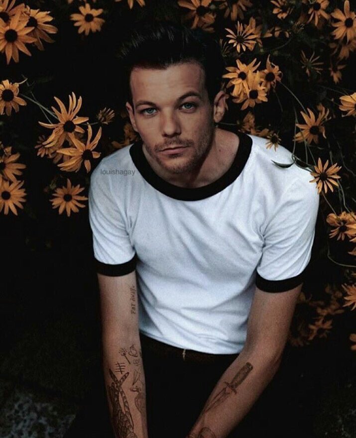 dekadencjax's tweet photo. louis i kwiatki to piękne połączenie https://t.co/aotdyTzG4w