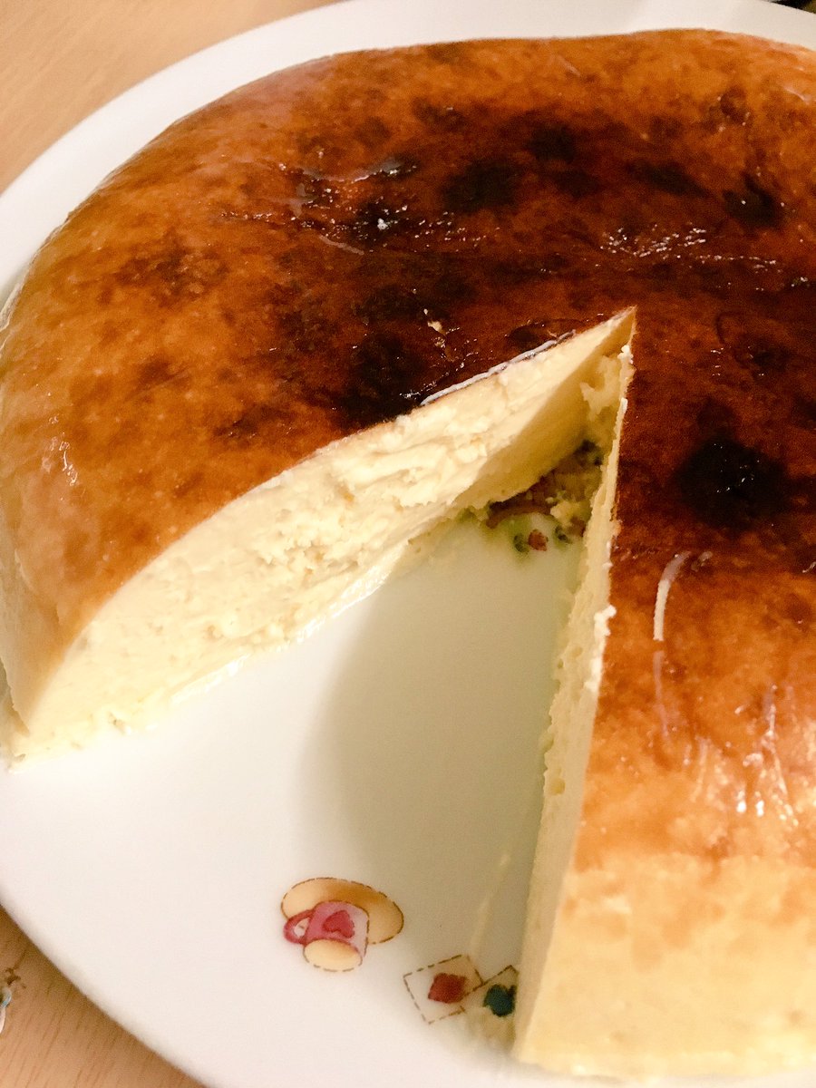 あまま Nanapiさんの炊飯器チーズケーキ 本当に簡単に濃厚なチーズケーキができましたー しかも美味しい 圧力ih五合炊きで2回 今は超レアだけど 一晩冷やしたらもっとキュッとなるのかな 明日が楽しみ T Co Uuiqwemxyk T Co