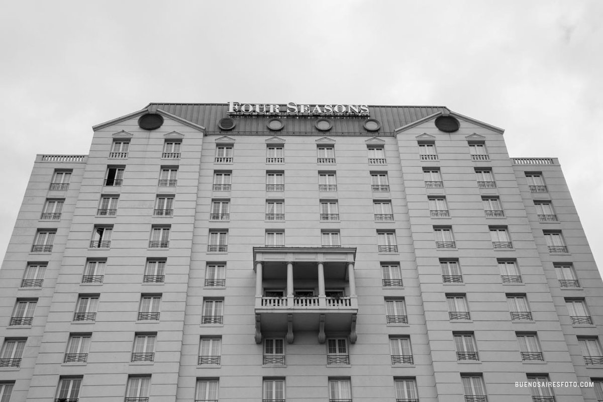 El #hotel <a href="/ParkHyattBA/">Park Hyatt B.A.</a> en #BuenosAires, barrio de Retiro. buenosairesfoto.com