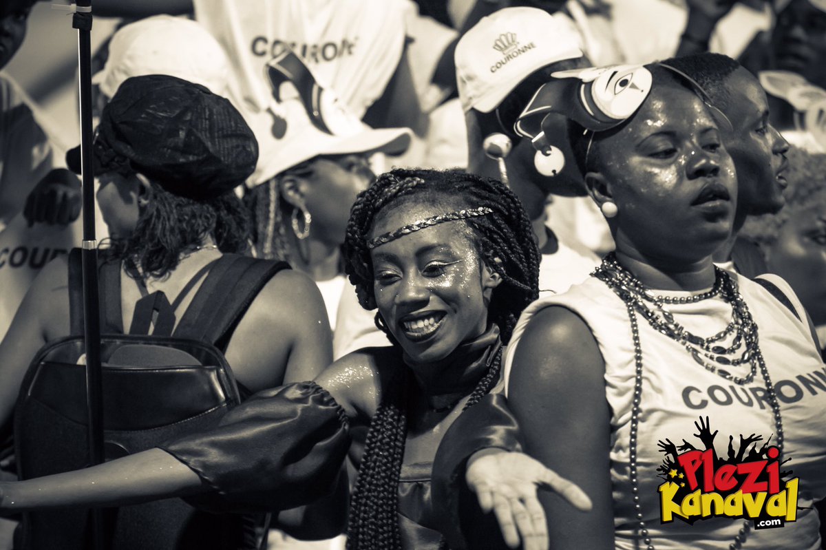plezikanaval's tweet photo. #TBT #OkayNaval #plezikanaval #pk17 https://t.co/84KIs4vBxi