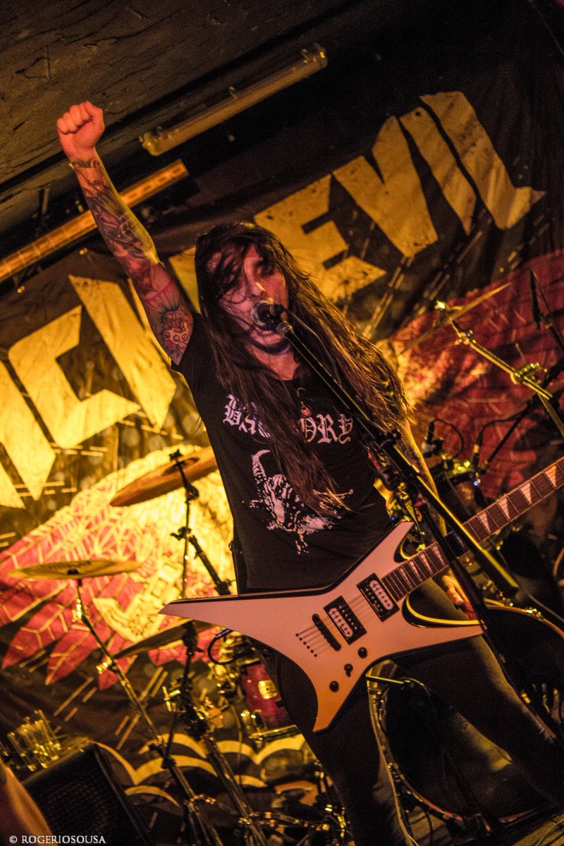 shotbyroger's tweet photo. @jackdevil666 Live in #Groningen -Netherlands - Eurotour 2017
#europeantour #jackdevil #metal #musicphotography #bandphotographer https://t.co/JpjGyF7yib