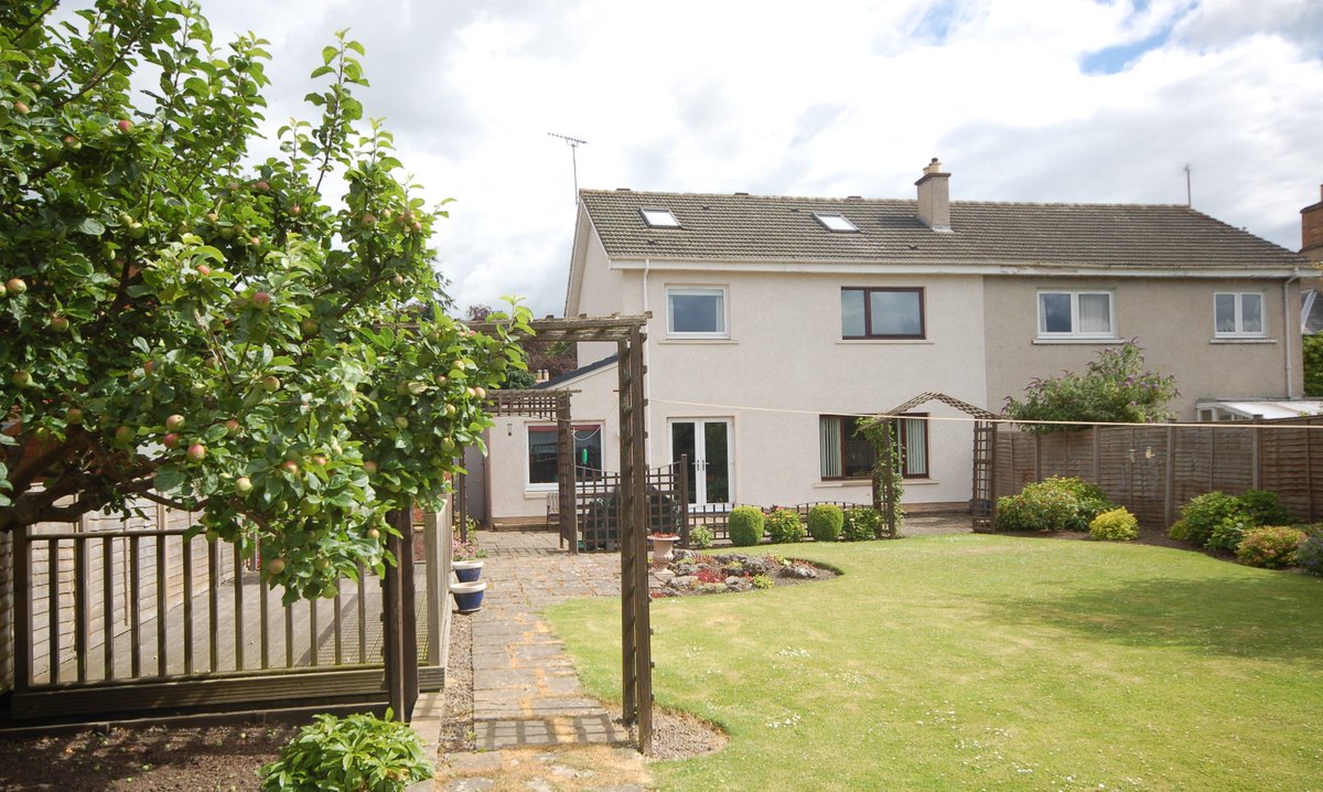 Galbraith_SB's tweet photo. *NEW* An impressive family home in a quiet yet accessible location in #Kelso https://t.co/kUh6yIVb0a https://t.co/yT8JrkTa16