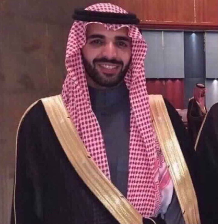 InfiniteSobbing's tweet photo. Rihanna: i only date saudi men now

Drake: https://t.co/2kgdtHK7Sh