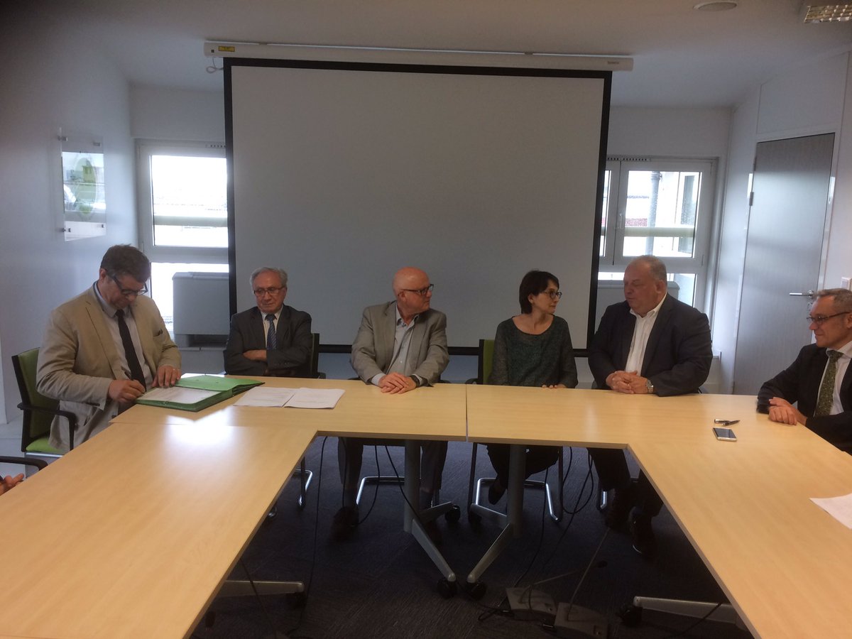 FedEpl's tweet photo. Création médiateur consommation prouve q #funéraire public & privé savent s'associer pr renforcer protection des familles P. Le rognon #UPFP https://t.co/vx74hIf0U7
